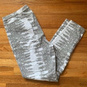 Vera wang white and gray Jeggings